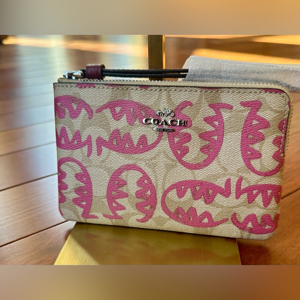 Coach Corner Zip Wristlet in Signature Canvas with Rexy by Guang Yu. NWT - Picture 12 of 14